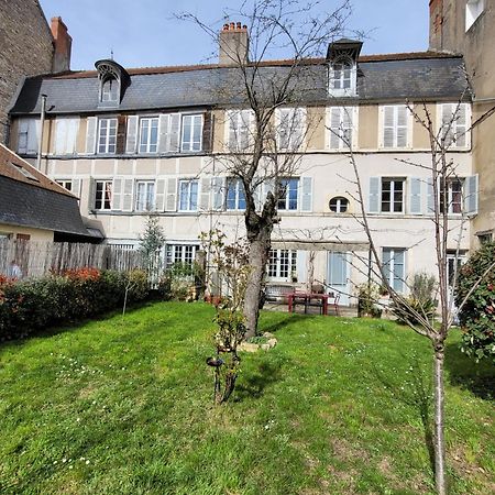 La Cour Du Chateau La Charité-sur-Loire Buitenkant foto