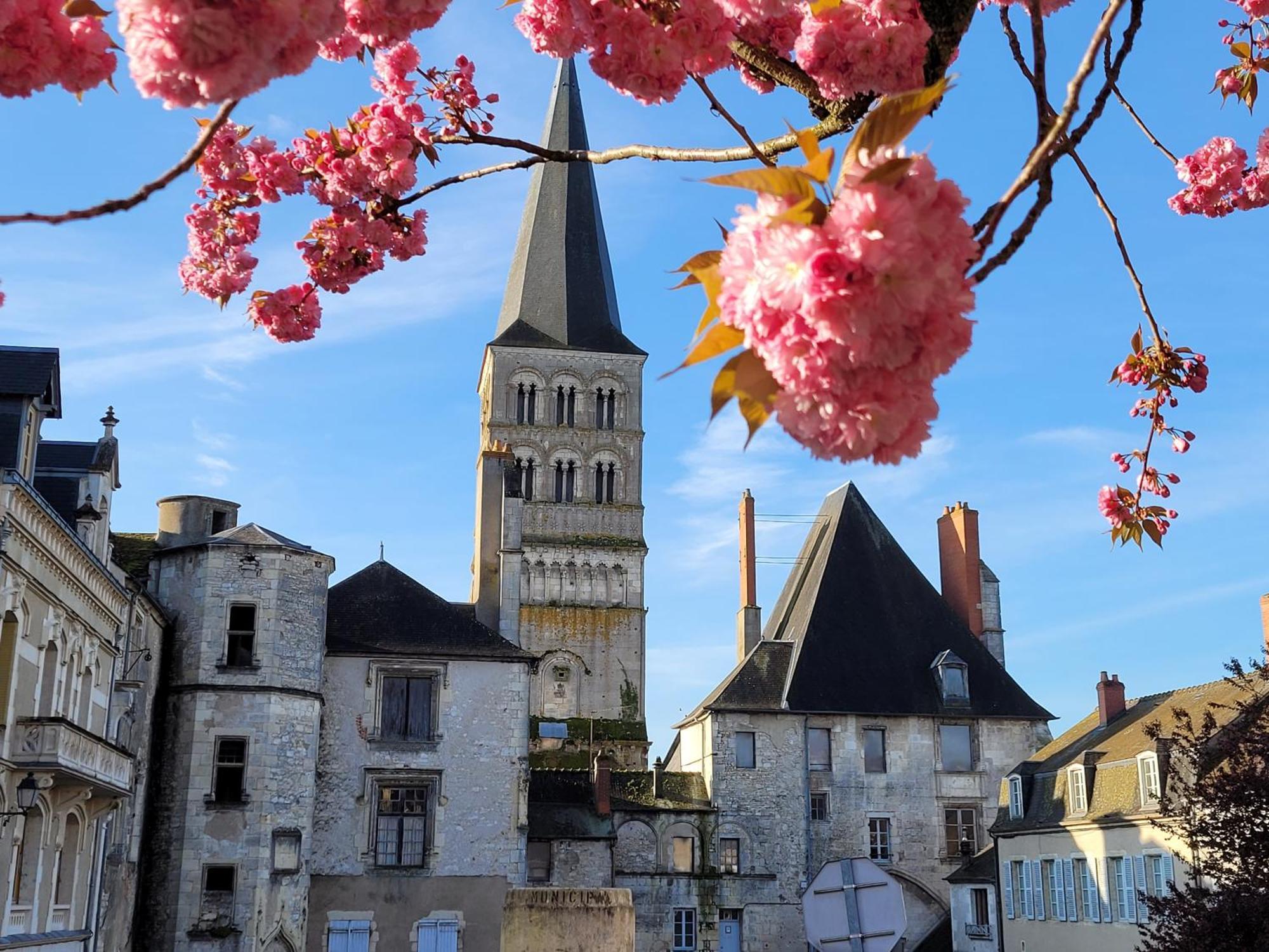 La Cour Du Chateau La Charité-sur-Loire Buitenkant foto