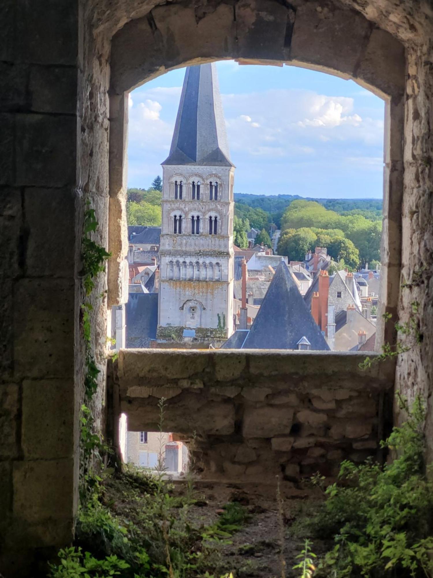 La Cour Du Chateau La Charité-sur-Loire Buitenkant foto
