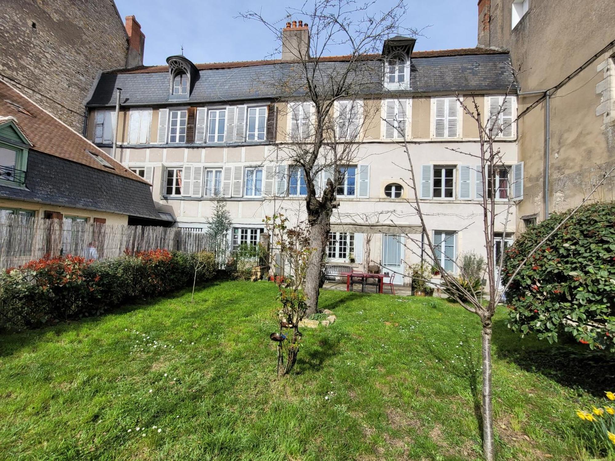 La Cour Du Chateau La Charité-sur-Loire Buitenkant foto